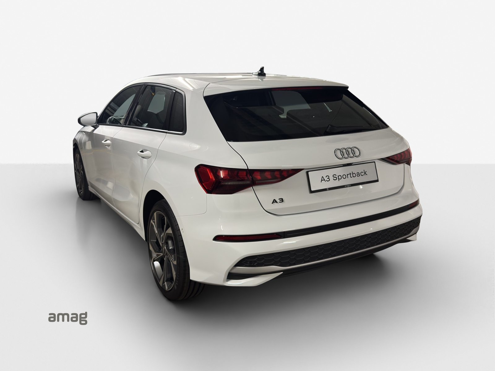 AUDI A3 Sportback TFSI e 150 kW Attraction, Full-Hybrid Petrol/Electric, Second hand / Used, Automatic - 3