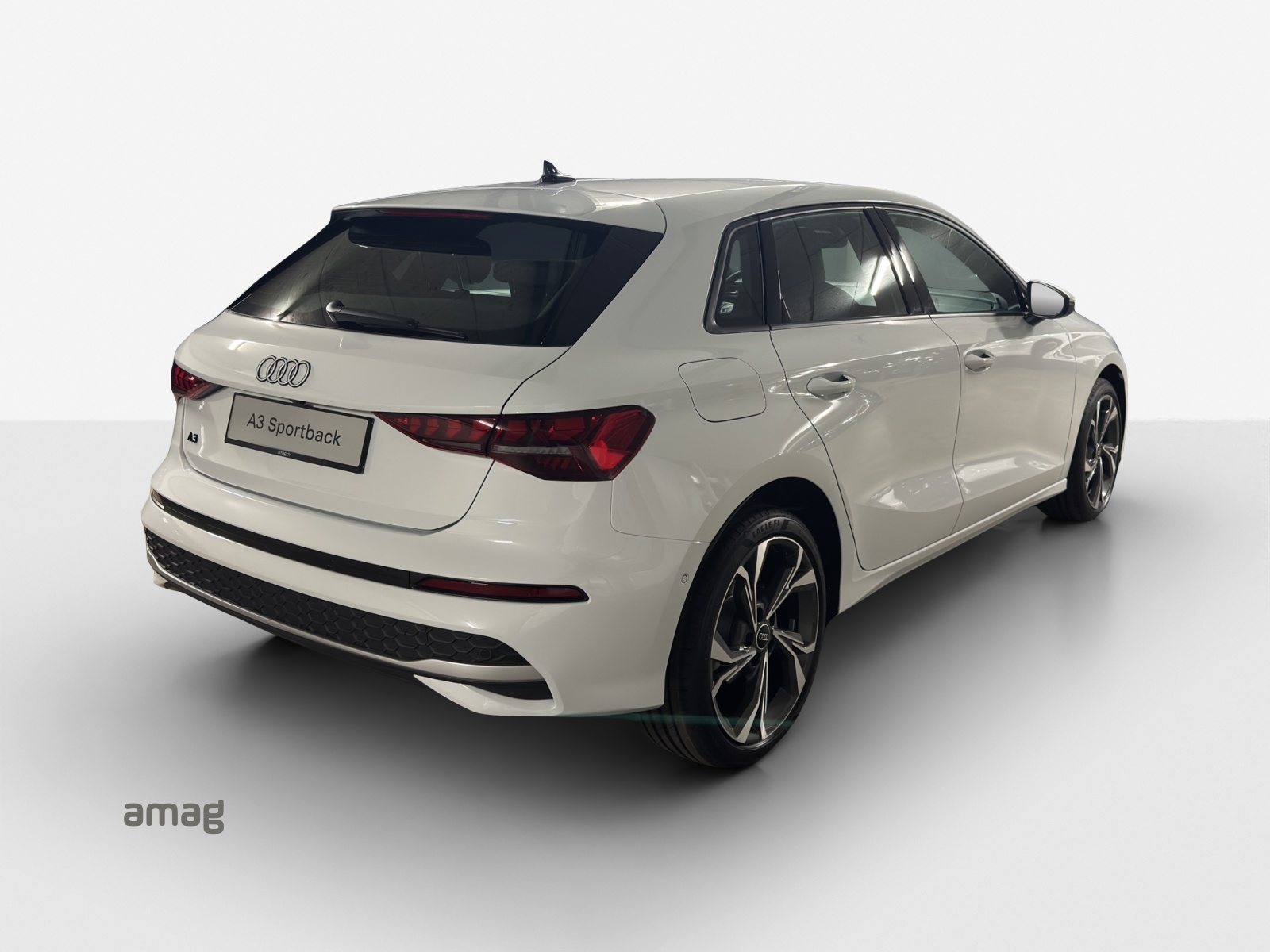 AUDI A3 Sportback TFSI e 150 kW Attraction, Full-Hybrid Petrol/Electric, Second hand / Used, Automatic - 5