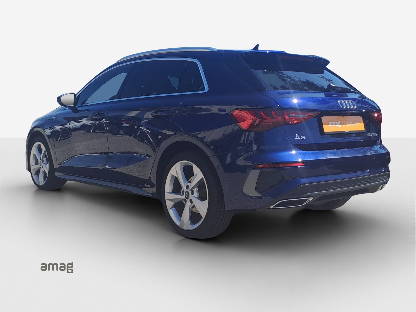 AUDI A3 Sportback 40 TFSI e S line, Full-Hybrid Petrol/Electric, Second hand / Used, Automatic - 4