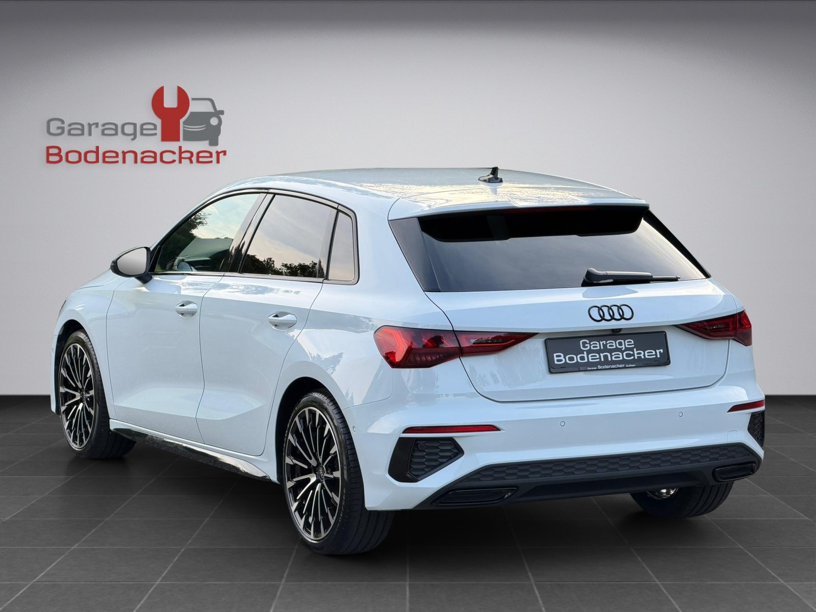 AUDI A3 Sportback 35 TFSI S line Attraction S-tronic, Petrol, Second hand / Used, Automatic - 4