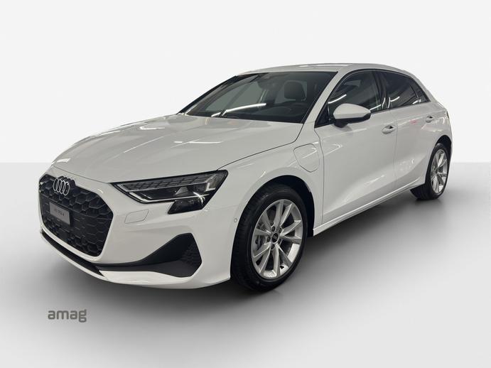 AUDI A3 Sportback 40 TFSI e Attraction, Voll-Hybrid Benzin/Elektro, Occasion / Gebraucht, Automatik