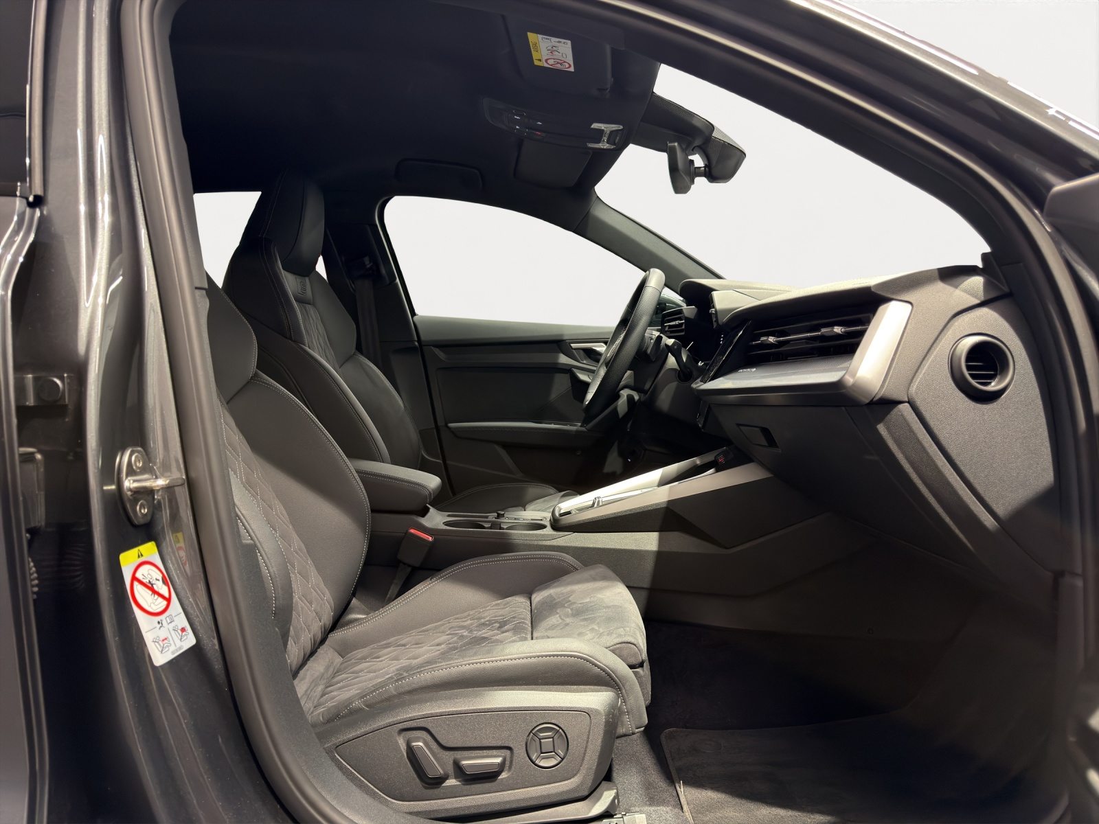 AUDI A3 Sportback 40 TFSI S line, Benzin, Occasion / Gebraucht, Automatik - 7