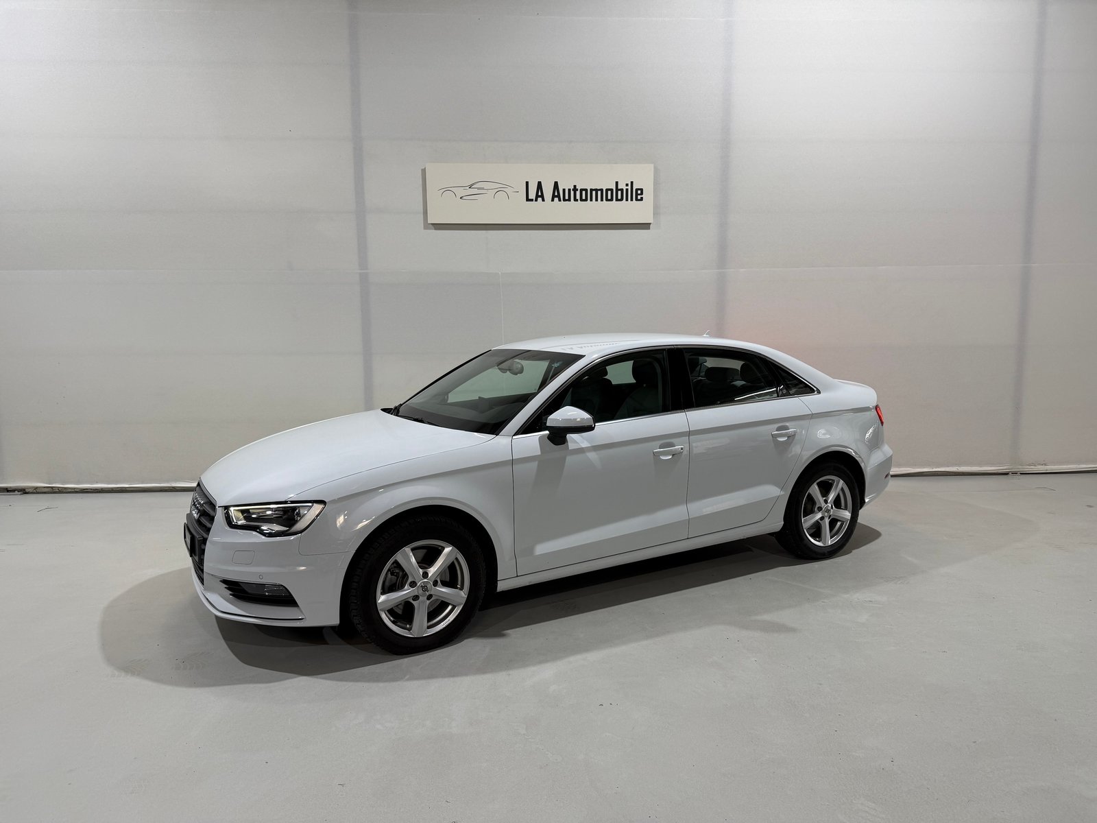 AUDI A3 Limousine 1.8 TFSI Ambiente S-tronic, Petrol, Second hand / Used, Automatic - 2