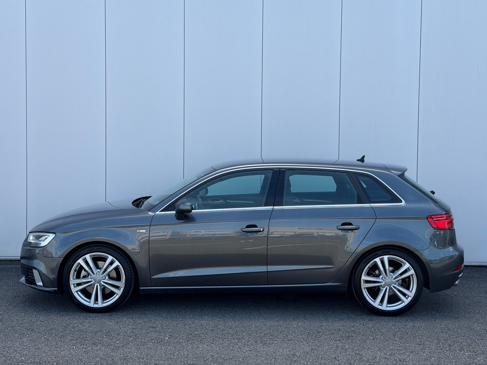 AUDI A3 Sportback 40 TFSI Sport quattro S-tronic *S-Line inn, Benzin, Occasion / Gebraucht, Automatik - 6