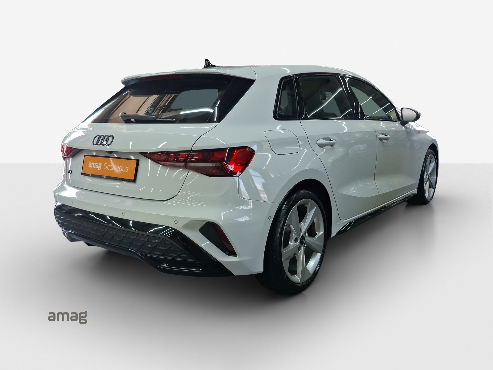 AUDI A3 Sportback TFSI 110 kW S line Attraction, Petrol, Second hand / Used, Automatic - 5