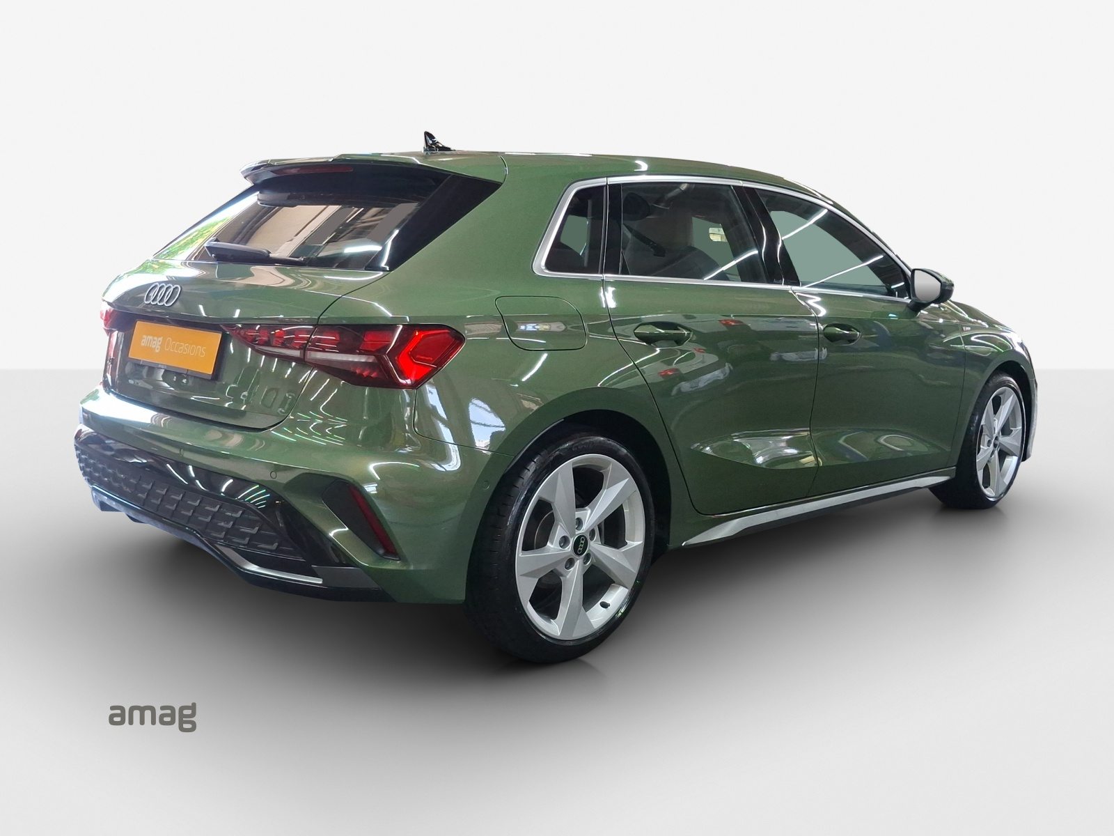 AUDI A3 Sportback TFSI 110 kW S line Attraction, Petrol, Second hand / Used, Automatic - 5