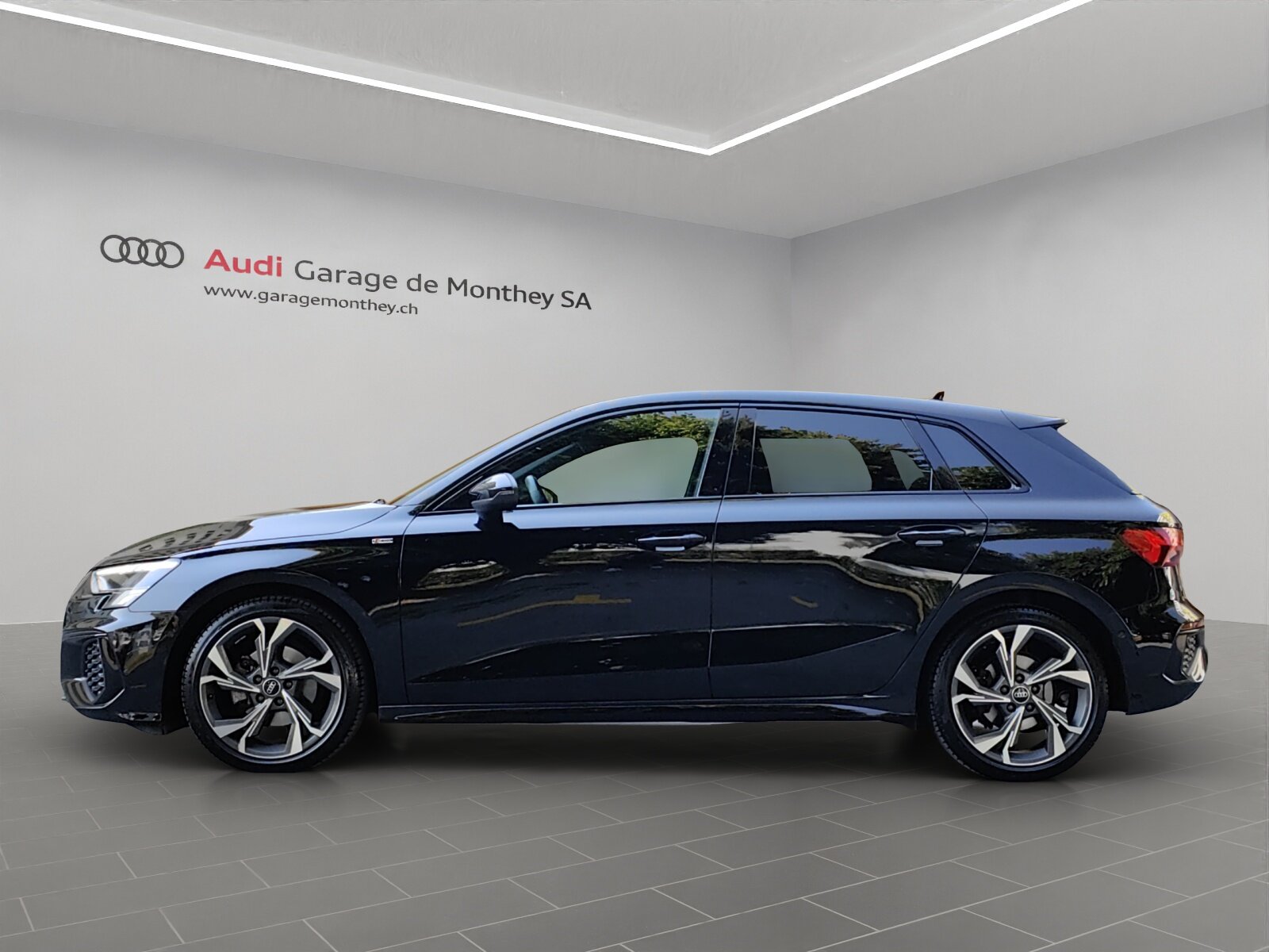 AUDI A3 Sportback 35 TFSI S line Attraction S-tronic, Mild-Hybrid Benzin/Elektro, Occasion / Gebraucht, Automatik - 2