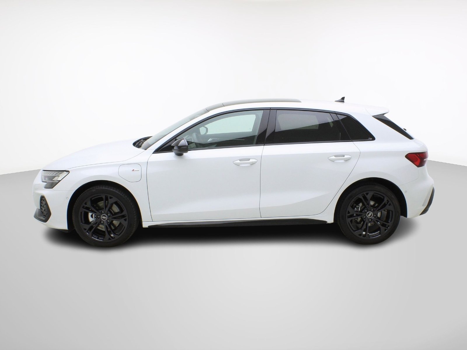 AUDI A3 Sportback 40 TFSI e S line S-Tronic **Audi Werksgara, Plug-in-Hybrid Petrol/Electric, Second hand / Used, Automatic - 3