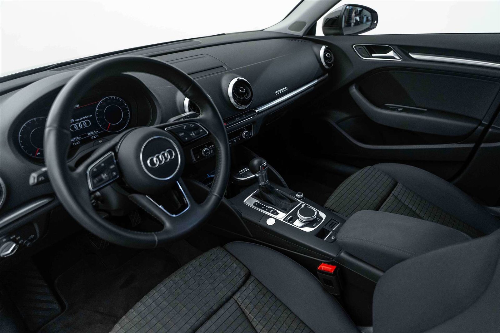 AUDI A3 Sportback 40 TFSI Sport quattro S-tronic, Benzin, Occasion / Gebraucht, Automatik - 7