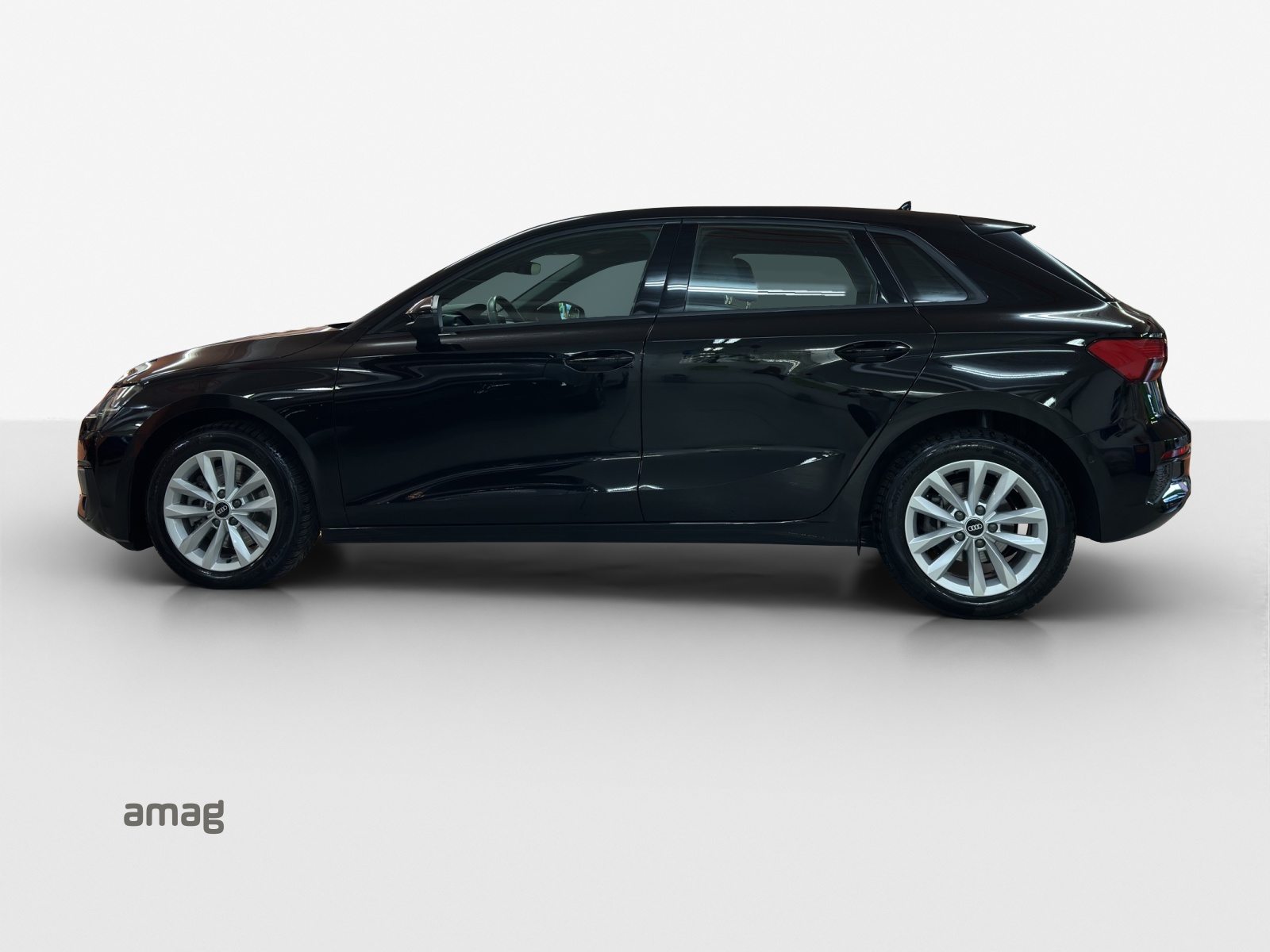 AUDI A3 Sportback 35 TFSI Attraction, Benzin, Occasion / Gebraucht, Automatik - 2