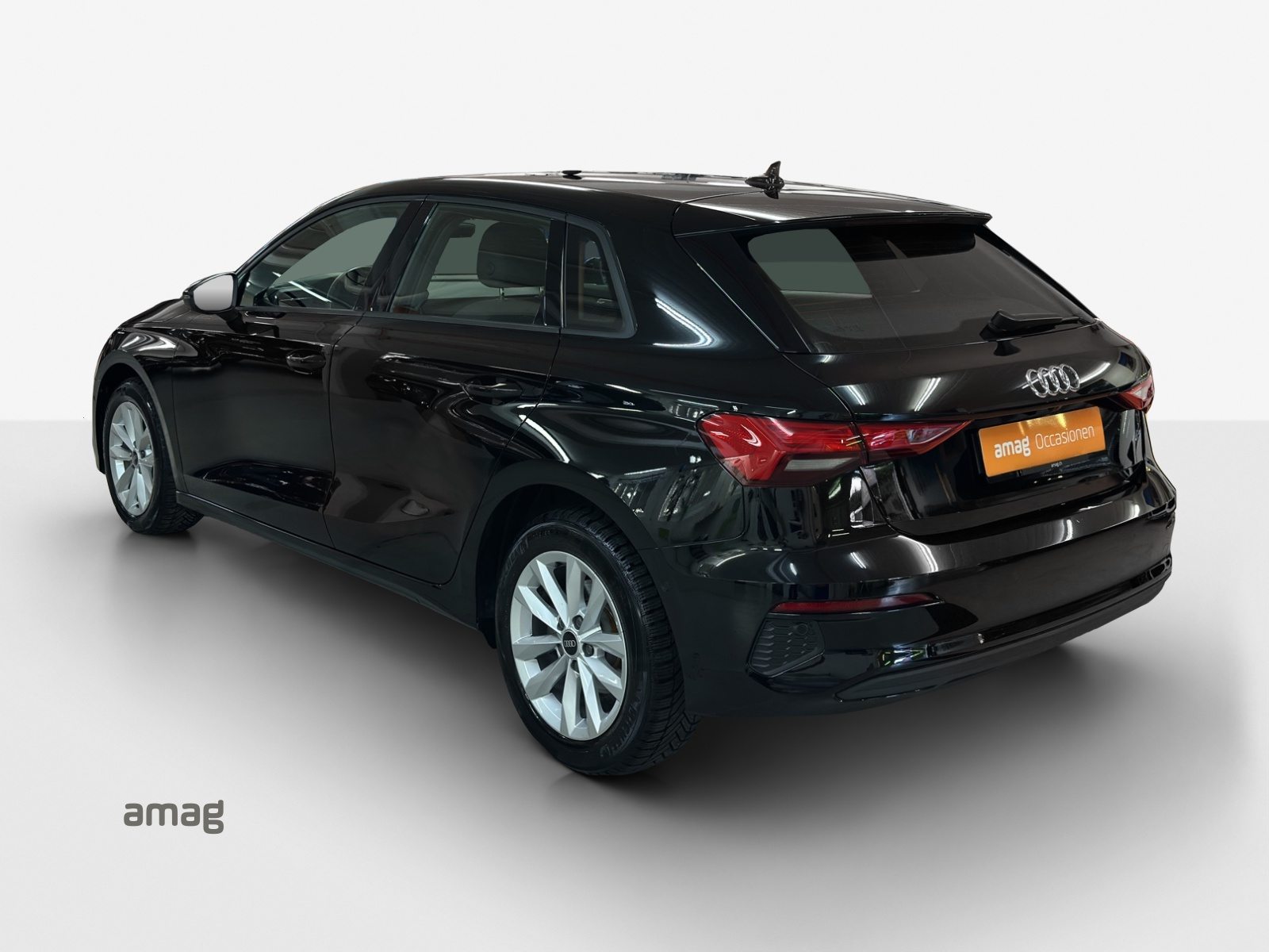 AUDI A3 Sportback 35 TFSI Attraction, Benzin, Occasion / Gebraucht, Automatik - 3
