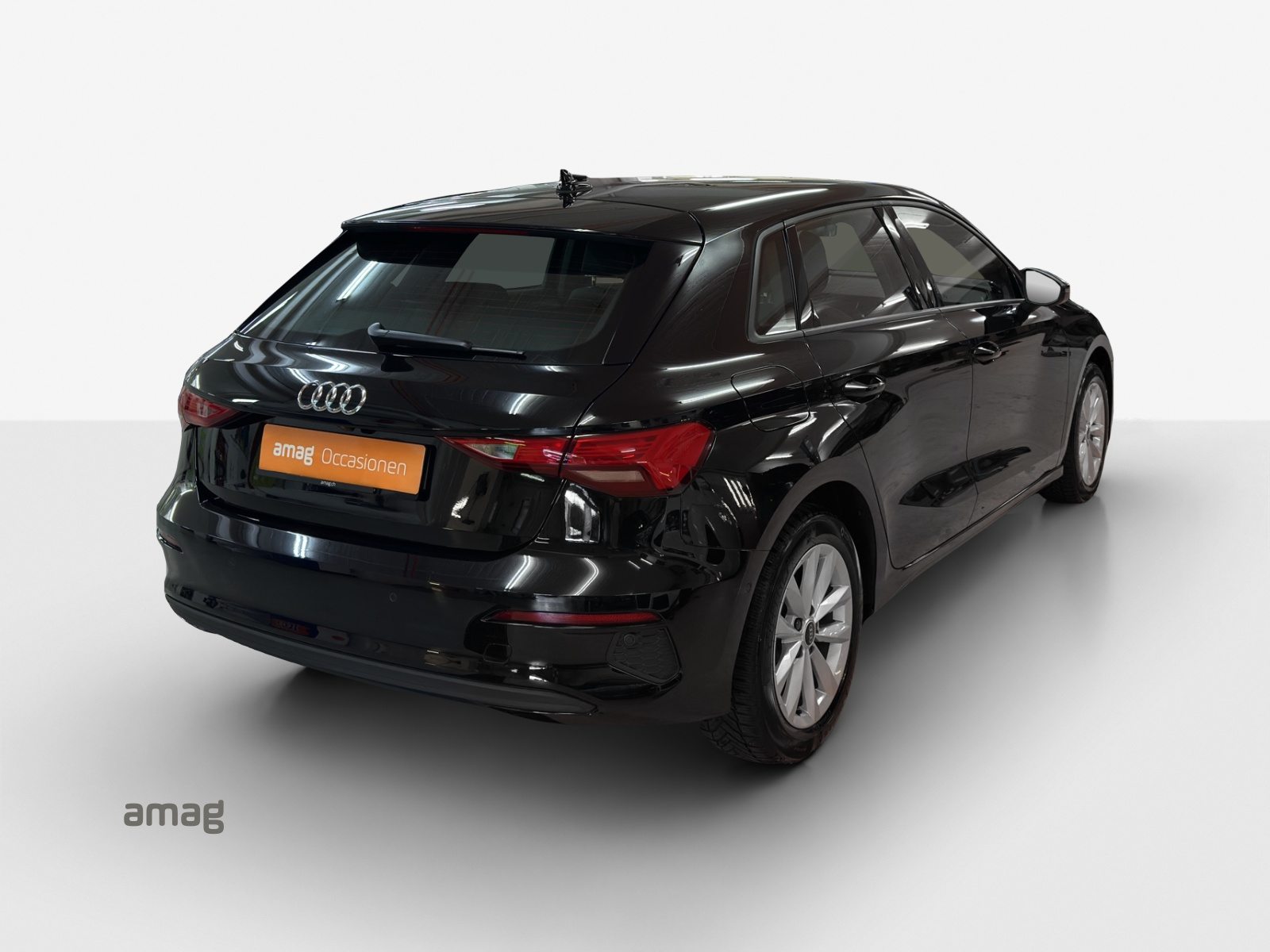 AUDI A3 Sportback 35 TFSI Attraction, Benzin, Occasion / Gebraucht, Automatik - 5