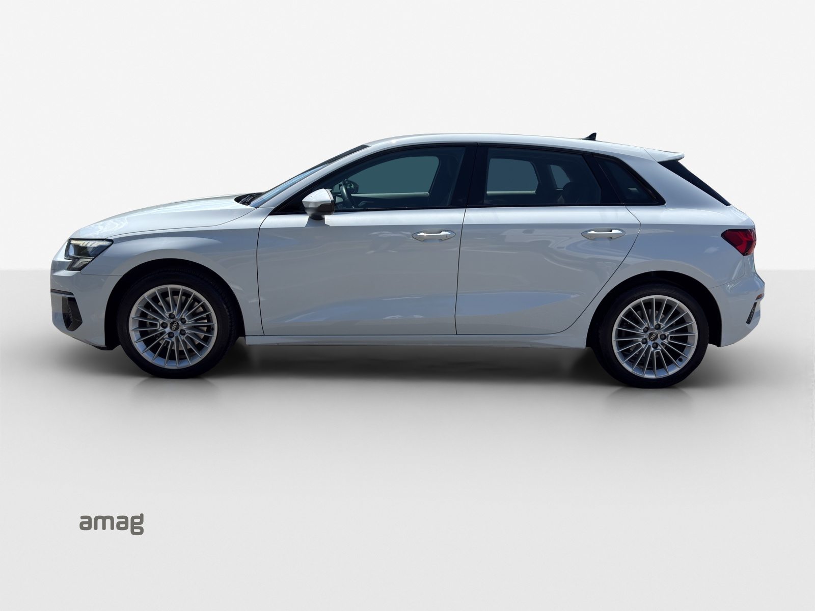 AUDI A3 Sportback 40 TFSI advanced, Benzin, Occasion / Gebraucht, Automatik - 2