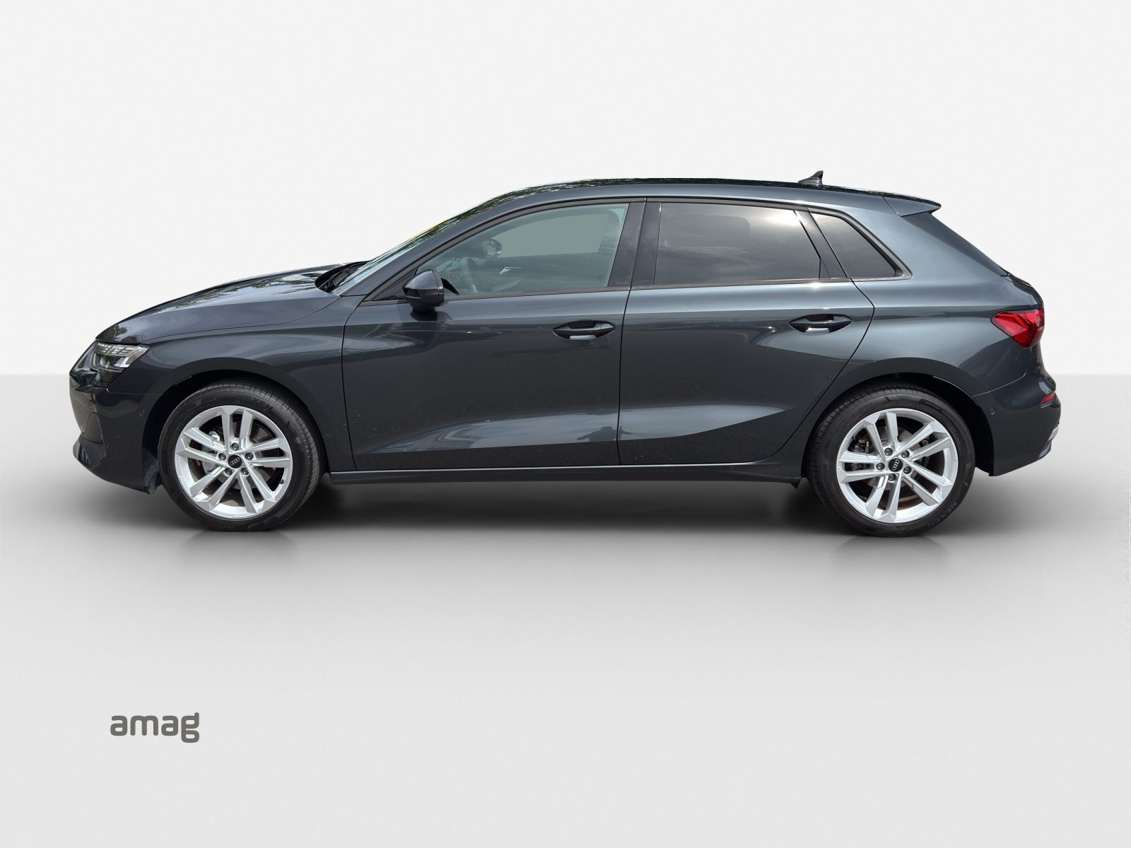 AUDI A3 Sportback 35 TFSI Attraction, Benzin, Occasion / Gebraucht, Automatik - 2