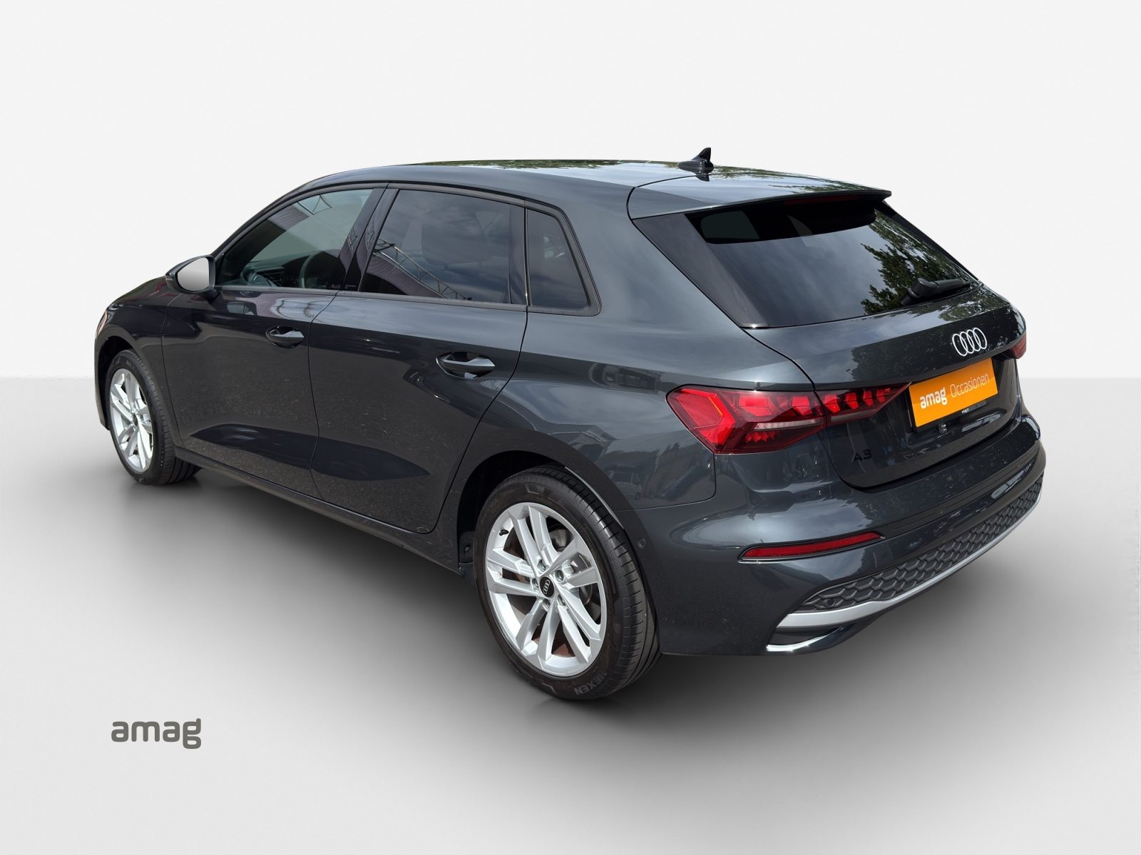 AUDI A3 Sportback 35 TFSI Attraction, Benzin, Occasion / Gebraucht, Automatik - 3