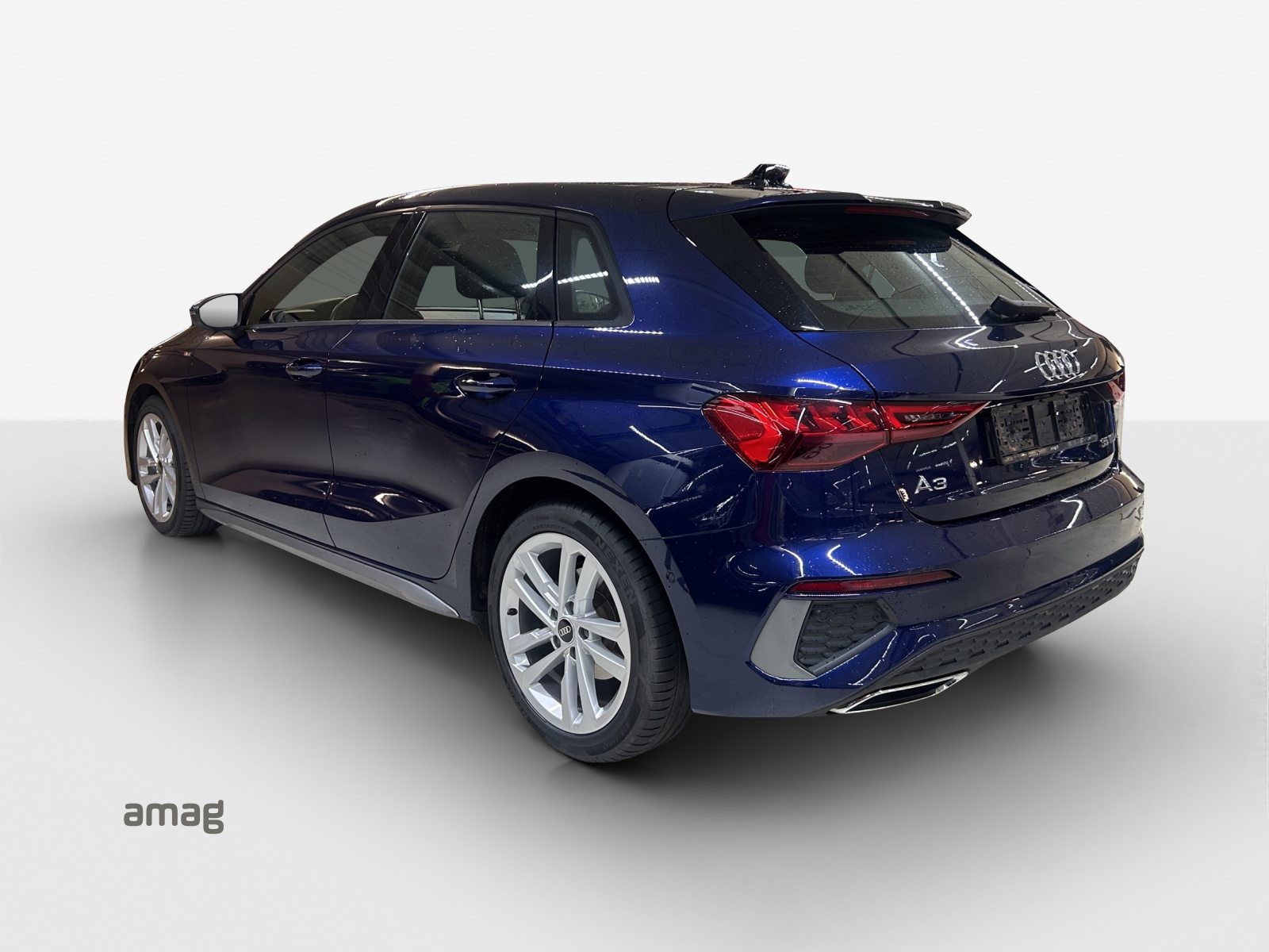 AUDI A3 Sportback 35 TFSI S line Attraction, Benzin, Occasion / Gebraucht, Automatik - 3