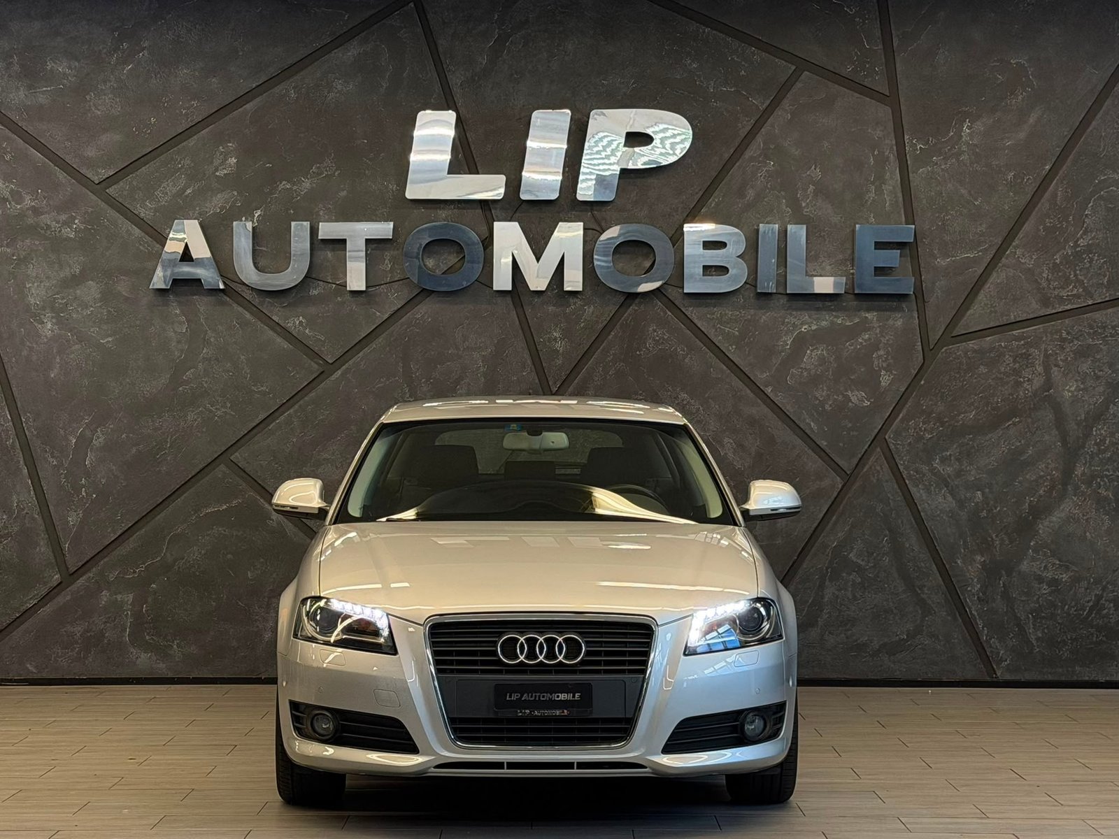AUDI A3 Sportback 1.4 TFSI Ambiente S-tronic, Petrol, Second hand / Used, Automatic - 2