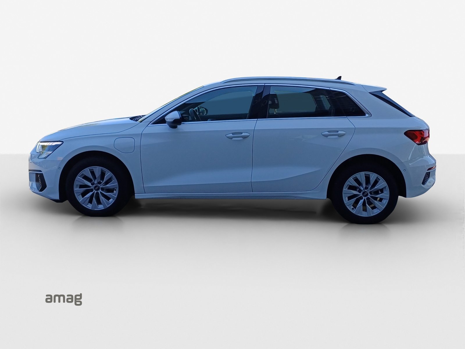 AUDI A3 Sportback 40 TFSI e Attraction, Voll-Hybrid Benzin/Elektro, Occasion / Gebraucht, Automatik - 2