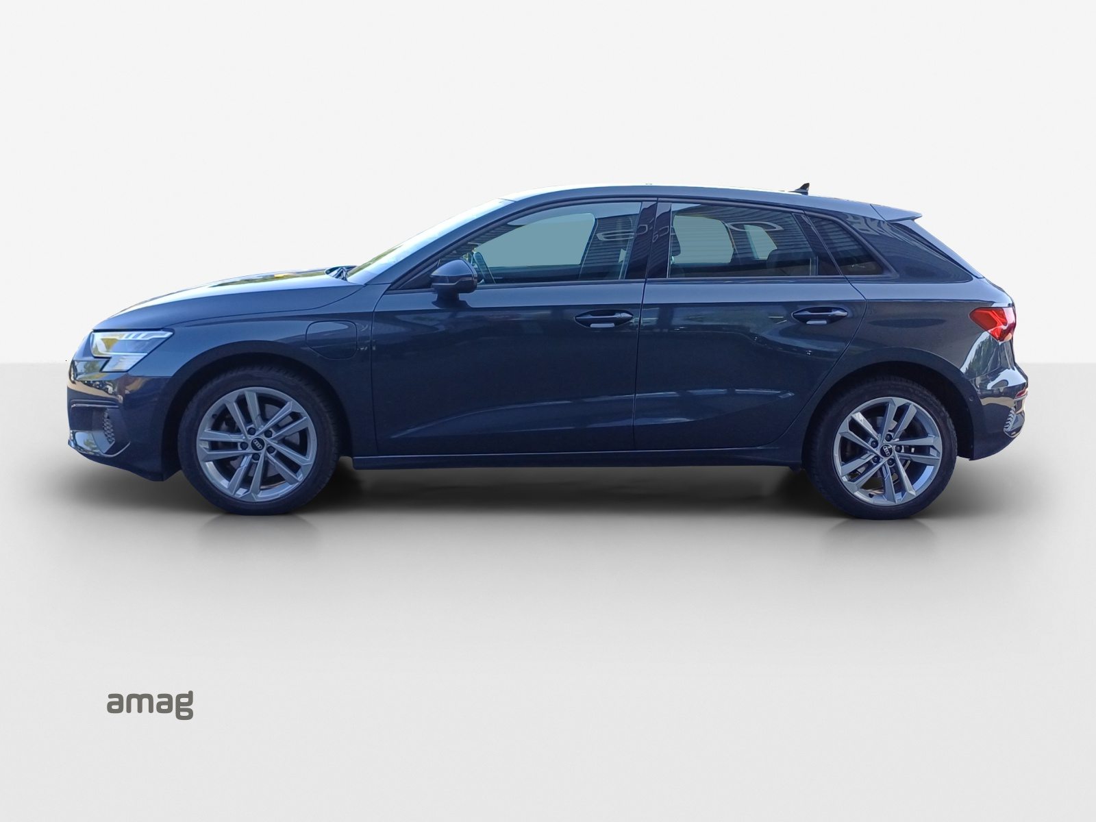 AUDI A3 Sportback 40 TFSI e Attraction, Full-Hybrid Petrol/Electric, Second hand / Used, Automatic - 2