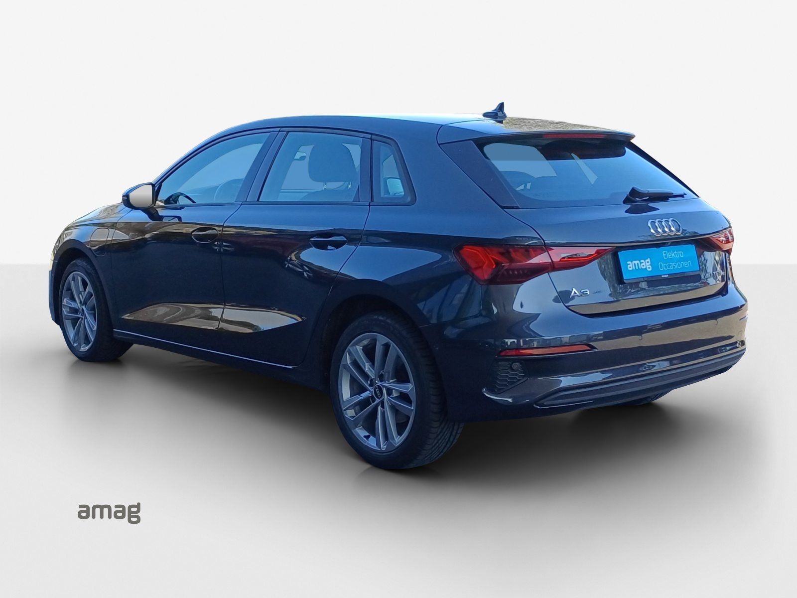 AUDI A3 Sportback 40 TFSI e Attraction, Full-Hybrid Petrol/Electric, Second hand / Used, Automatic - 3