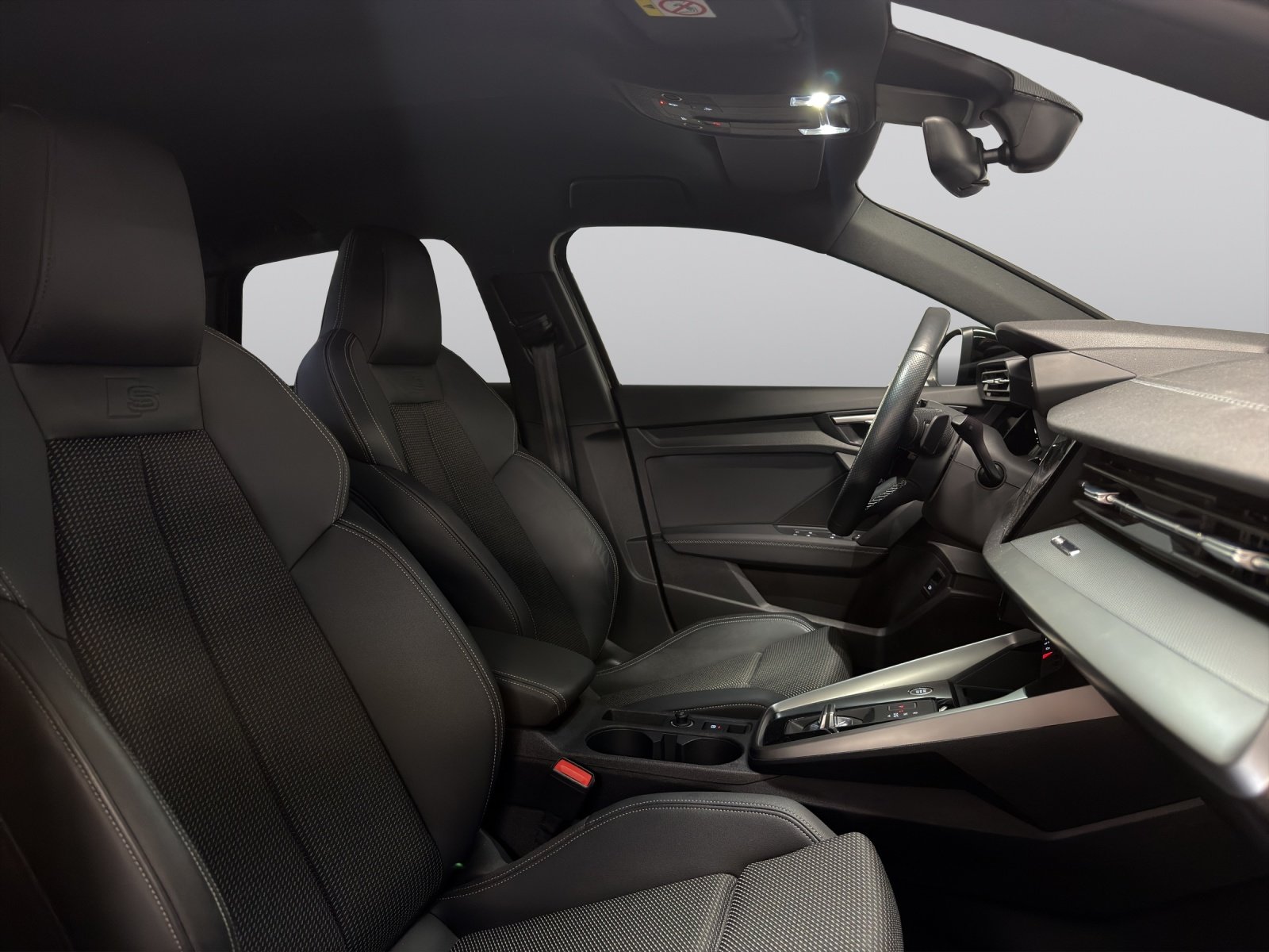 AUDI A3 Sportback 40 TFSI e S line S-tronic, Plug-in-Hybrid Petrol/Electric, Second hand / Used, Automatic - 2