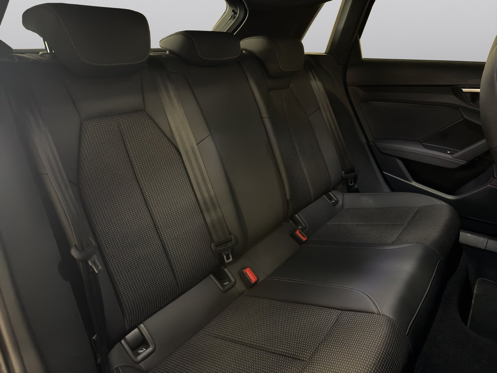 AUDI A3 Sportback 40 TFSI e S line S-tronic, Plug-in-Hybrid Petrol/Electric, Second hand / Used, Automatic - 4