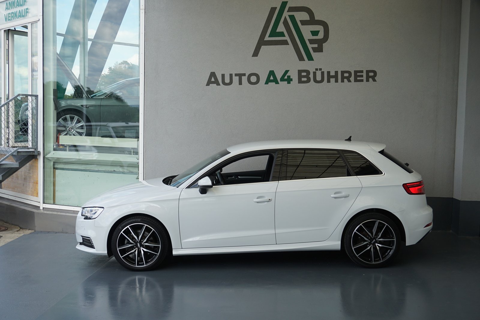 AUDI A3 40 TFSI e-tron Sport 204PS Automat kann rund 35 bis