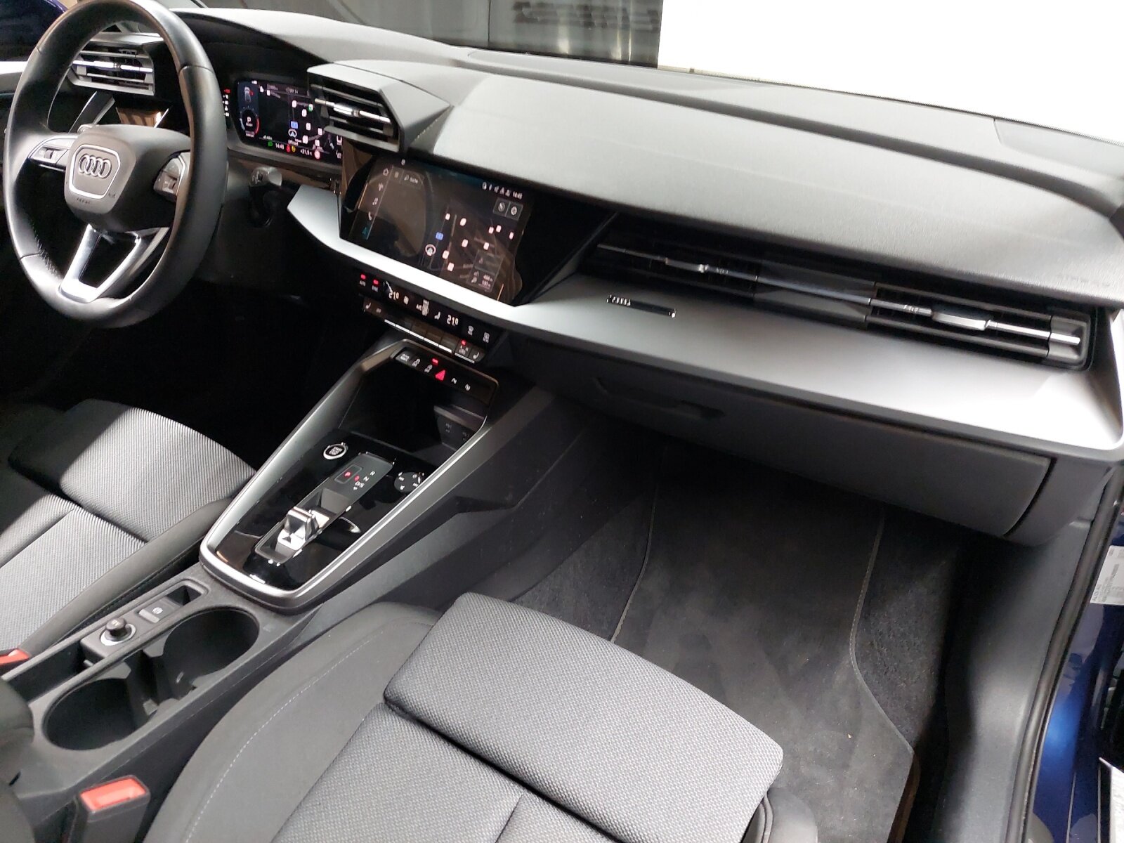 AUDI A3 Sportback 35 TFSI S line S-tronic, Mild-Hybrid Benzin/Elektro, Occasion / Gebraucht, Automatik - 7