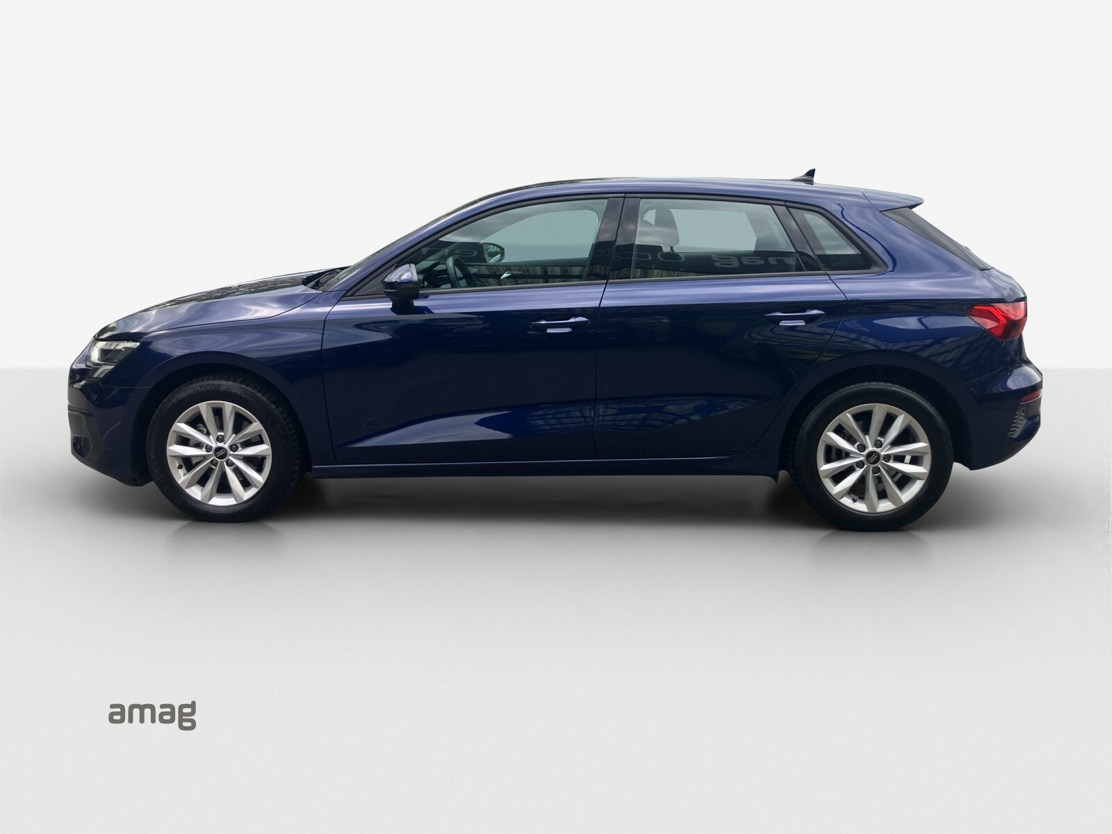 AUDI A3 Sportback 35 TFSI Attraction, Benzin, Occasion / Gebraucht, Automatik - 2