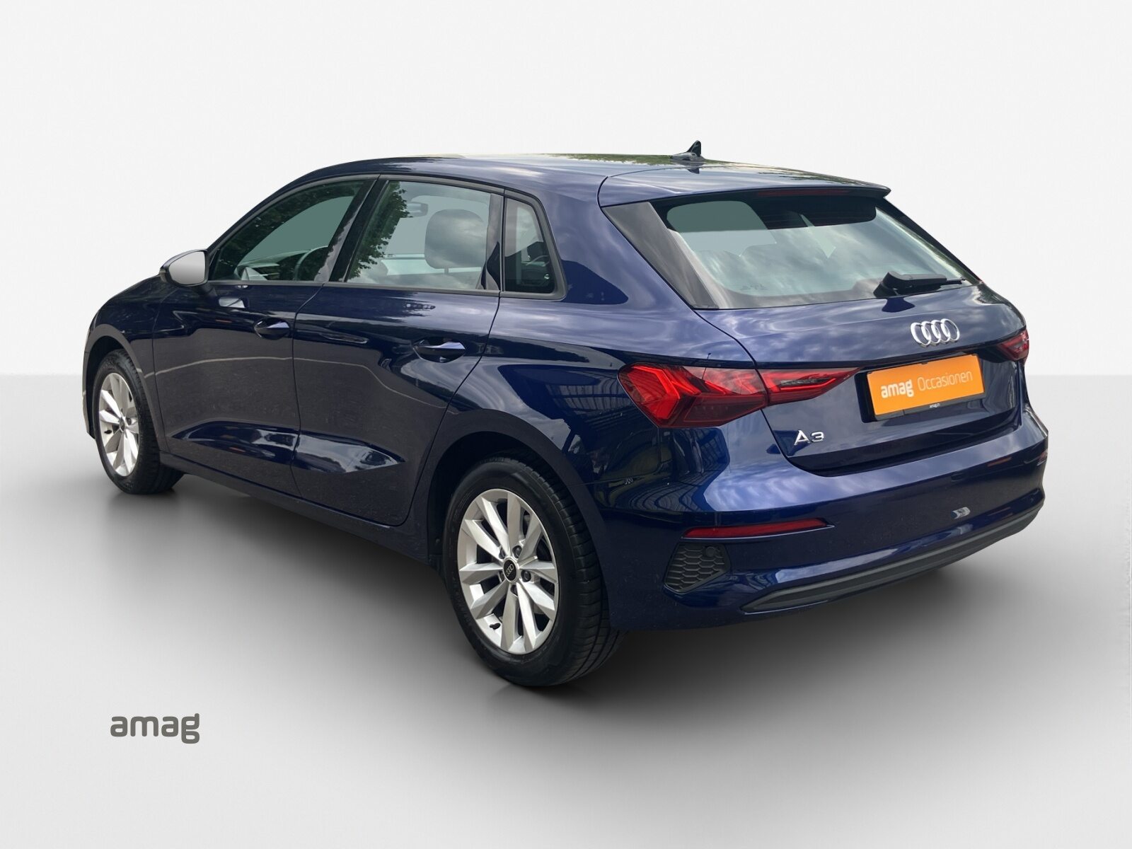AUDI A3 Sportback 35 TFSI Attraction, Benzin, Occasion / Gebraucht, Automatik - 3