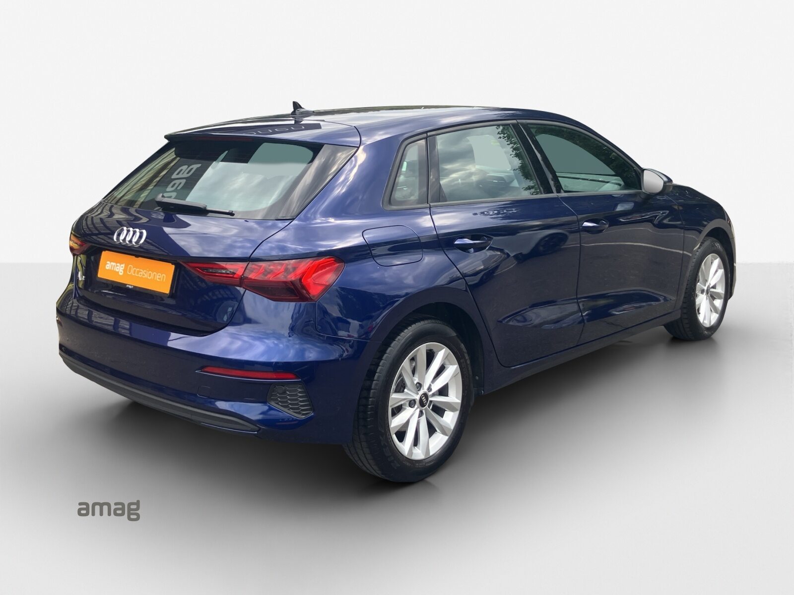 AUDI A3 Sportback 35 TFSI Attraction, Benzin, Occasion / Gebraucht, Automatik - 5