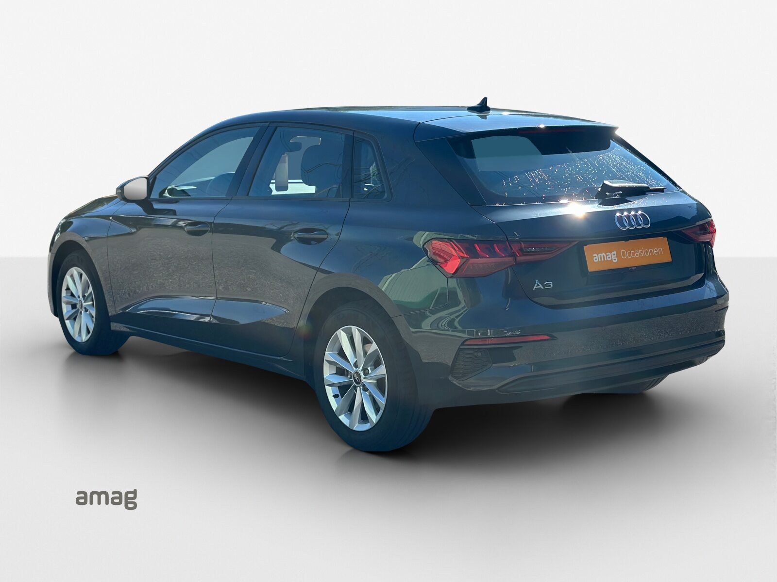 AUDI A3 Sportback 35 TFSI Attraction, Benzin, Occasion / Gebraucht, Automatik - 3