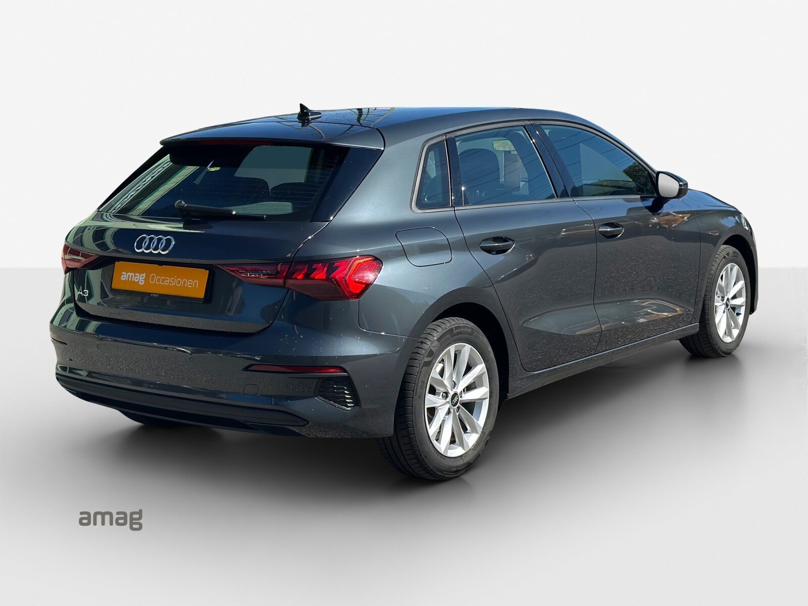 AUDI A3 Sportback 35 TFSI Attraction, Benzin, Occasion / Gebraucht, Automatik - 5