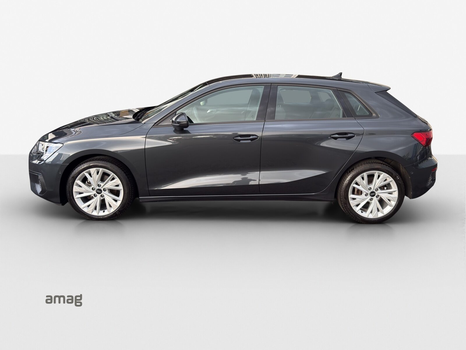 AUDI A3 Sportback 35 TFSI Attraction, Benzin, Occasion / Gebraucht, Automatik - 2