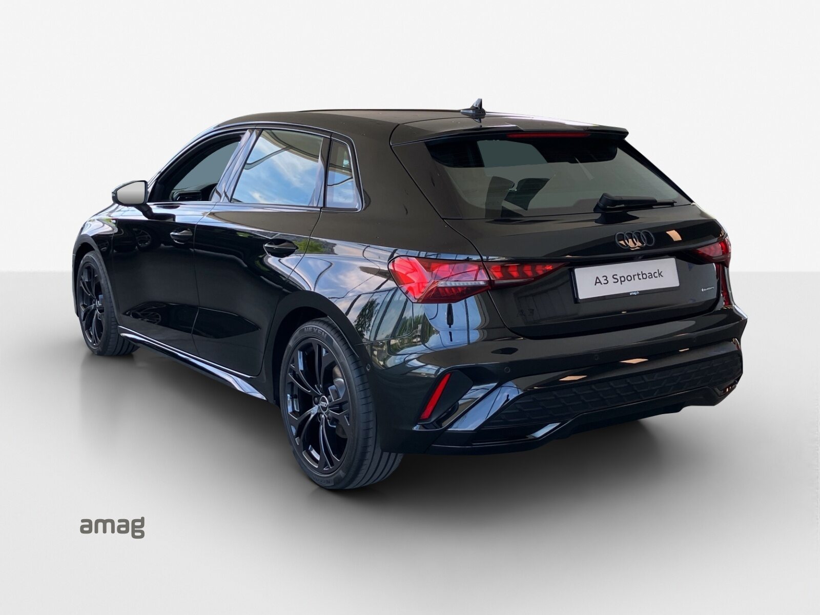 AUDI A3 Sportback TFSI e 200 kW S line Attraction, Voll-Hybrid Benzin/Elektro, Occasion / Gebraucht, Automatik - 3