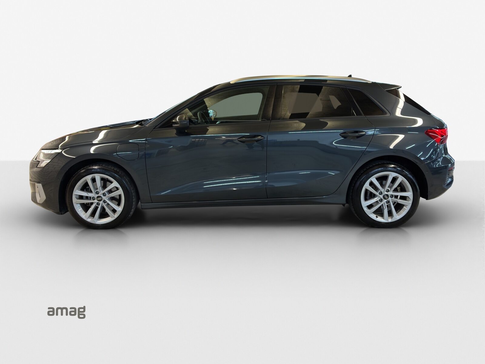 AUDI A3 Sportback 40 TFSI e S line, Full-Hybrid Petrol/Electric, Second hand / Used, Automatic - 2