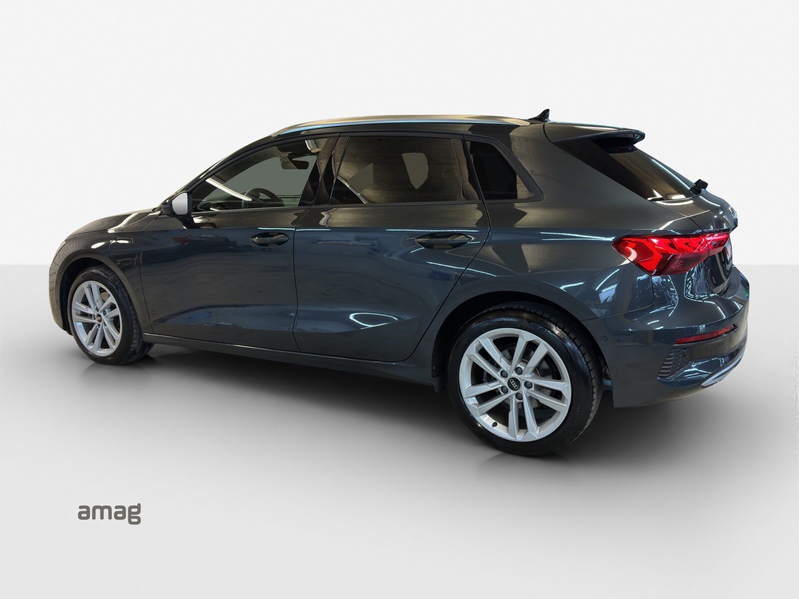 AUDI A3 Sportback 40 TFSI e S line, Full-Hybrid Petrol/Electric, Second hand / Used, Automatic - 3