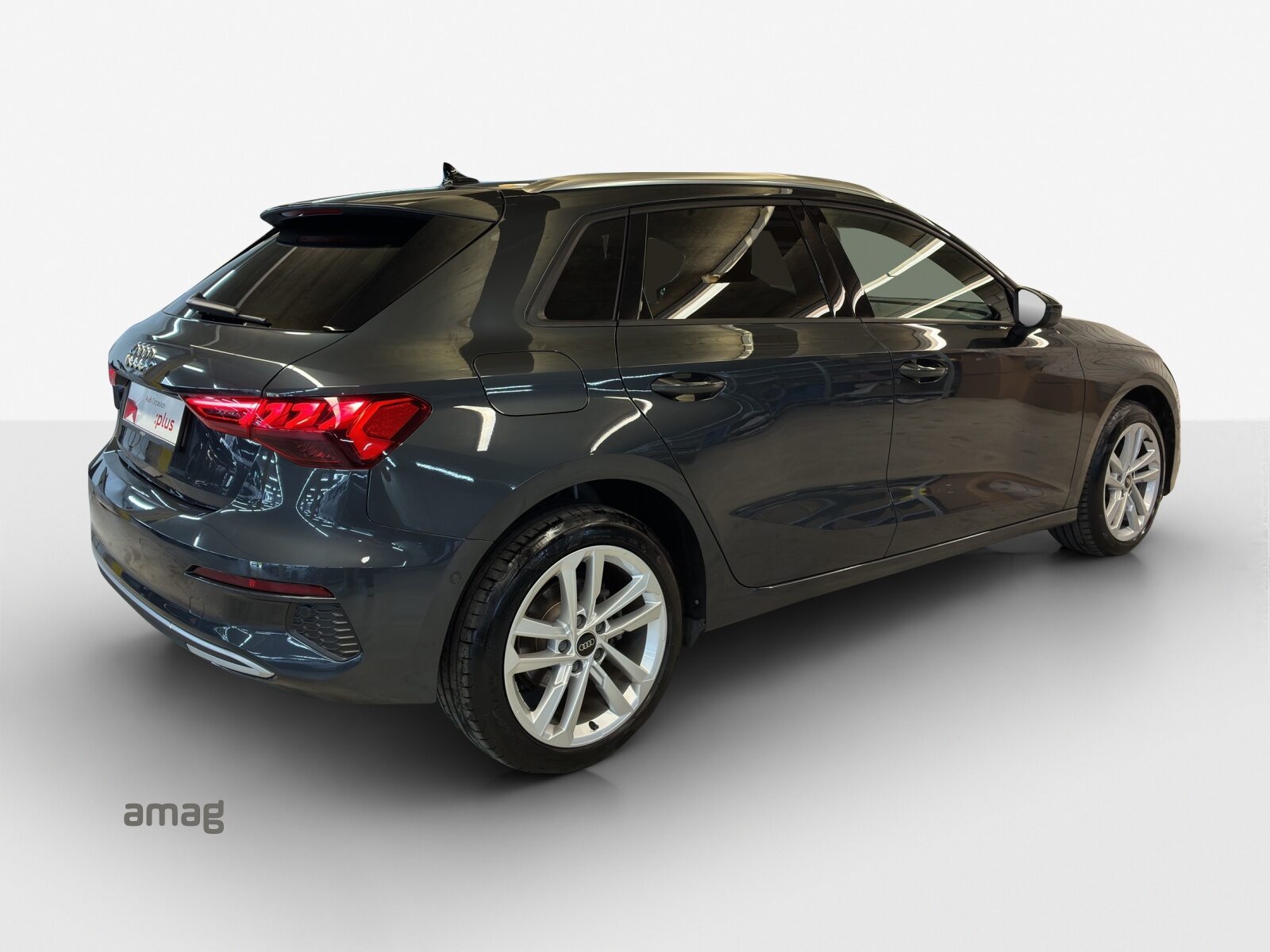 AUDI A3 Sportback 40 TFSI e S line, Full-Hybrid Petrol/Electric, Second hand / Used, Automatic - 5