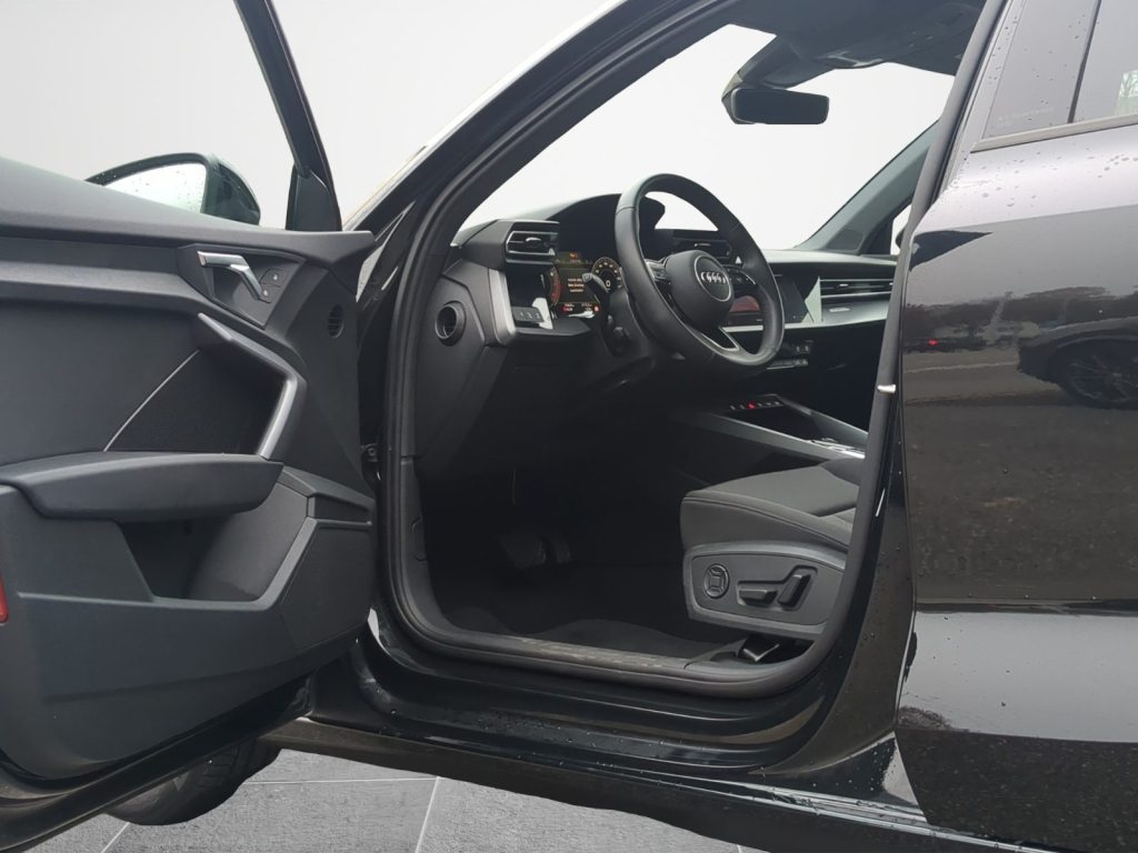 AUDI A3 1.5 35 TFSI Attraction S-Tronic, Mild-Hybrid Benzin/Elektro, Occasion / Gebraucht, Automatik - 4