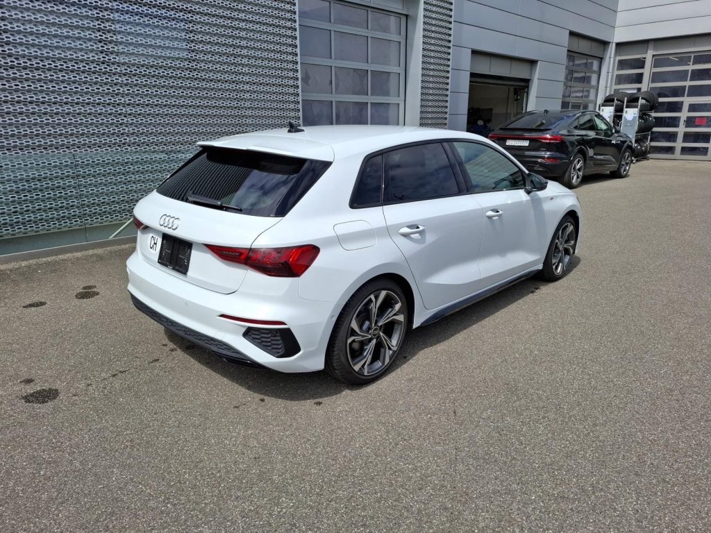 AUDI A3 1.5 35 TFSI S Line Attraction S-Tronic, Mild-Hybrid Petrol/Electric, Second hand / Used, Automatic - 3