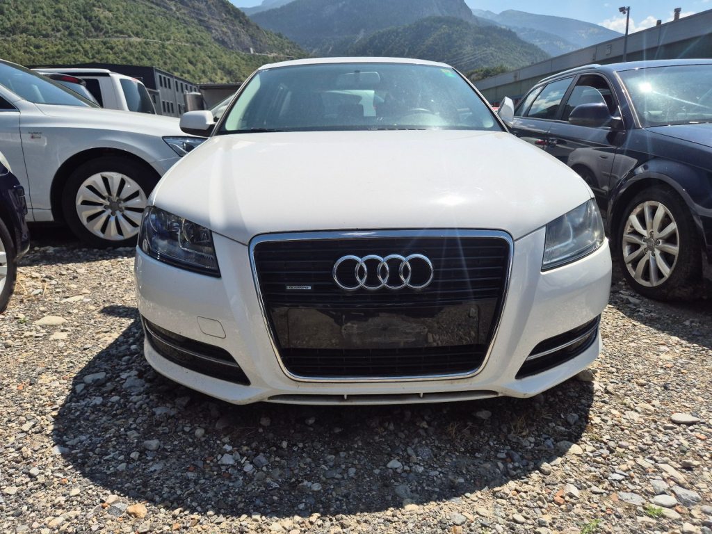 AUDI A3 1.8 16V T FSI quat., Petrol, Second hand / Used, Manual - 2
