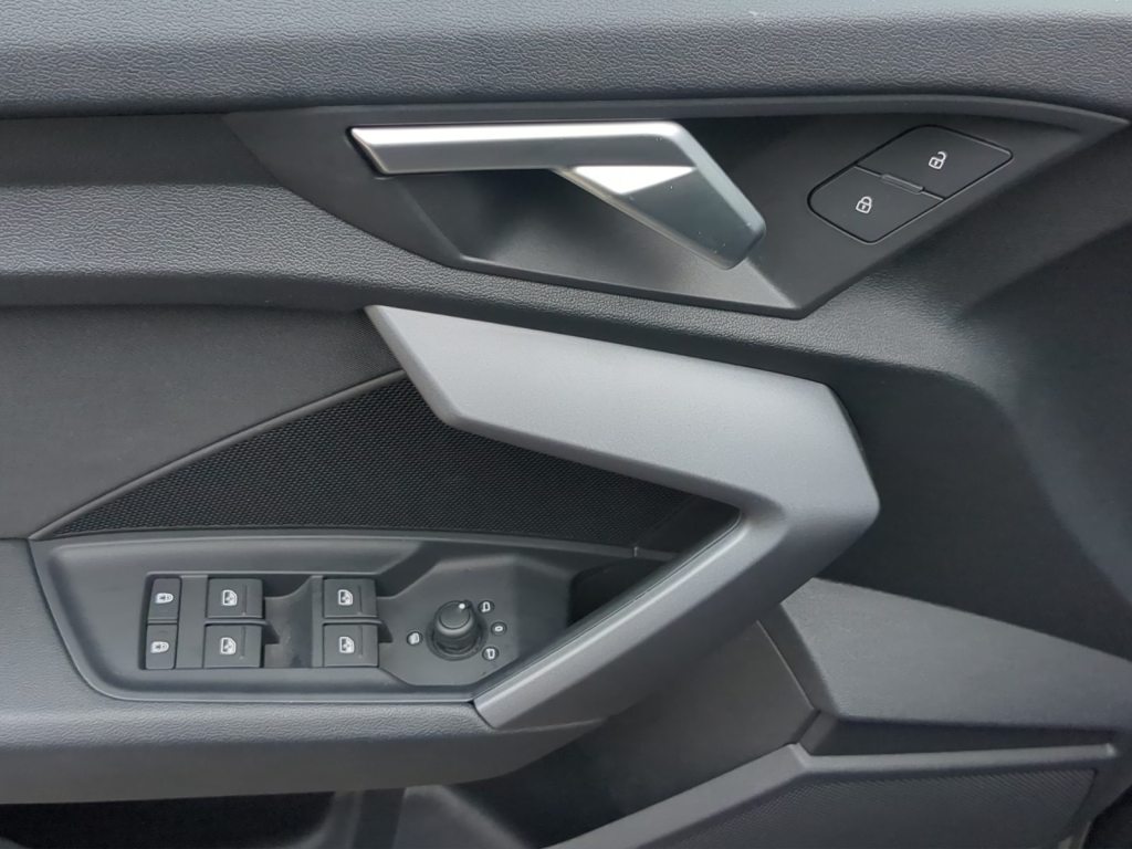 AUDI A3 1.5 35 TFSI Attraction S-Tronic, Mild-Hybrid Benzin/Elektro, Occasion / Gebraucht, Automatik - 5
