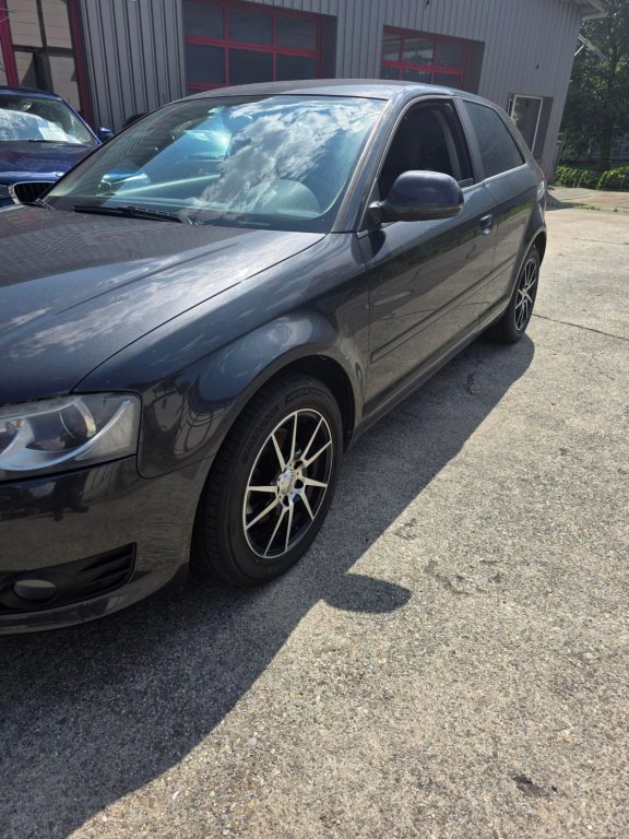 AUDI A3 1.8 T FSI Attraction, Petrol, Second hand / Used, Manual - 2