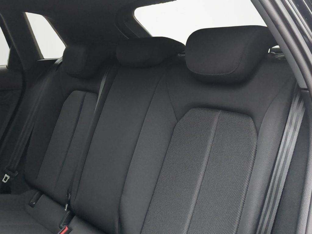 AUDI A3 1.5 35 TFSI Attraction S-Tronic, Mild-Hybrid Benzin/Elektro, Occasion / Gebraucht, Automatik - 7