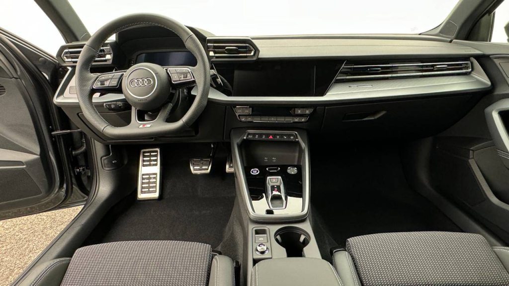 AUDI A3 1.5 35 TFSI S Line Attraction S-Tronic, Mild-Hybrid Petrol/Electric, Second hand / Used, Automatic - 5