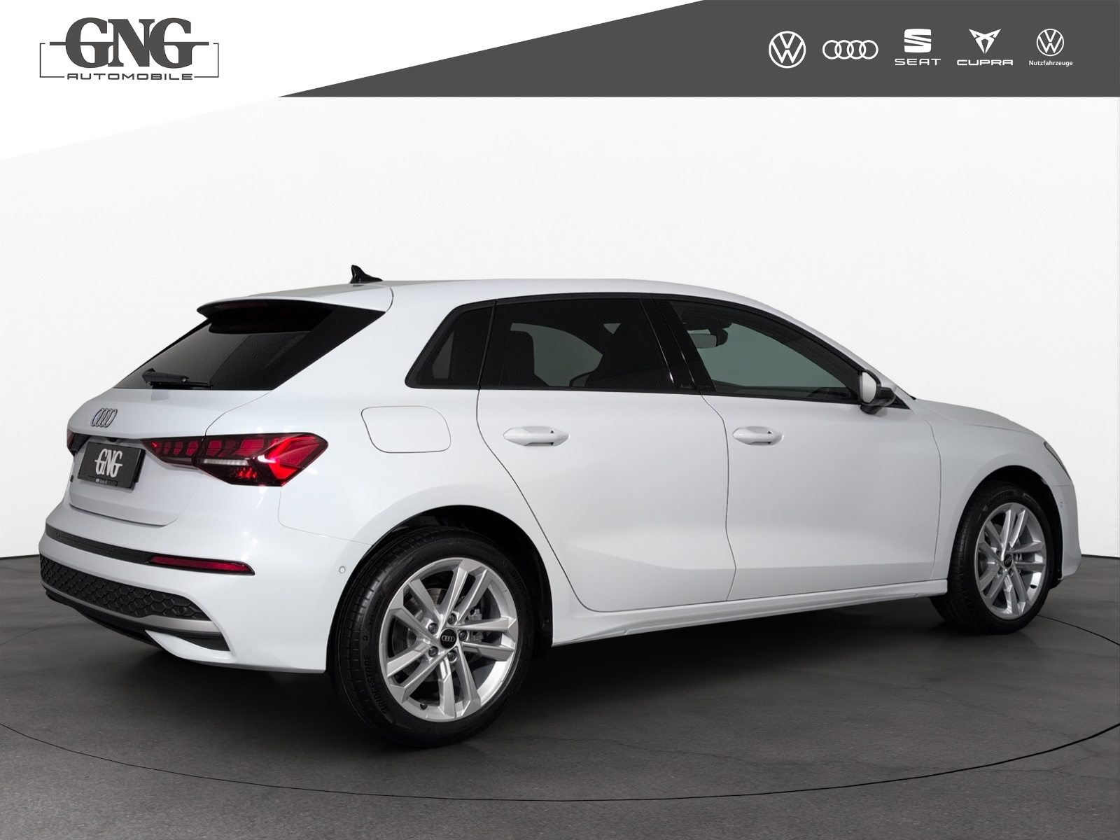 AUDI A3 Sportback TFSI 110 kW Attraction, Petrol, Ex-demonstrator, Automatic - 3