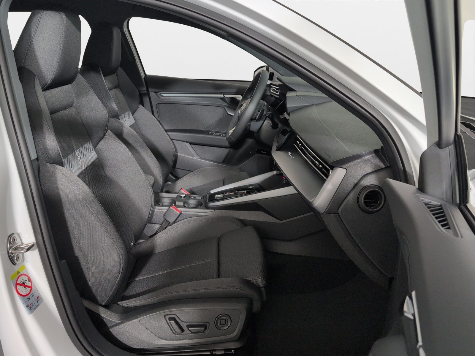 AUDI A3 Sportback TFSI 110 kW Attraction, Petrol, Ex-demonstrator, Automatic - 6