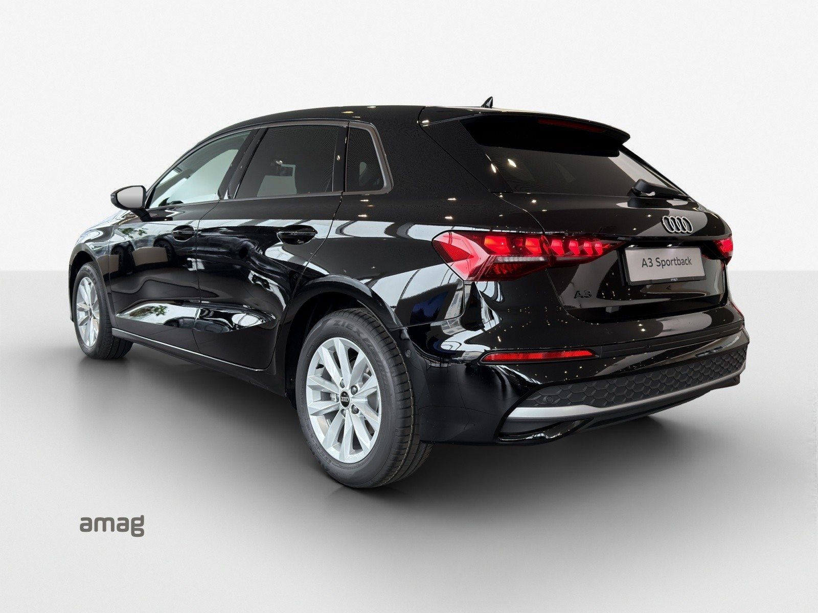 AUDI A3 Sportback TFSI 110 kW Attraction, Petrol, Ex-demonstrator, Automatic - 4