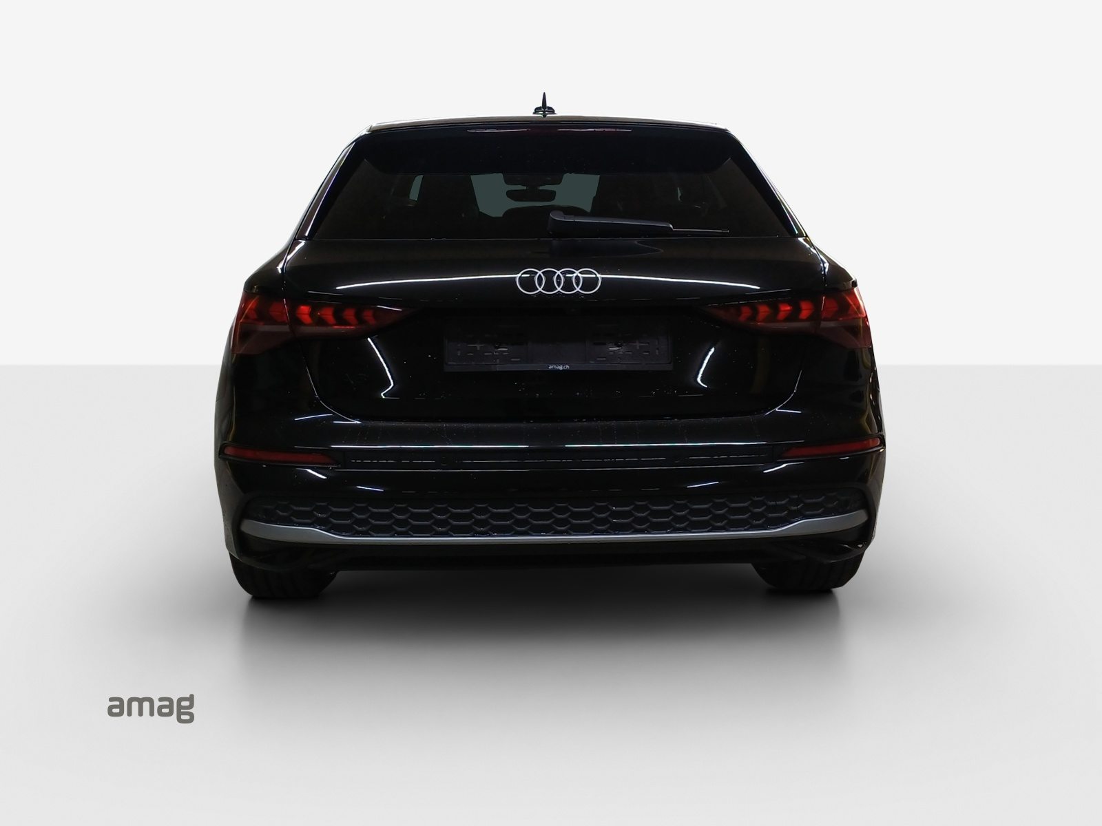 AUDI A3 Sportback TFSI 110 kW Attraction, Petrol, Ex-demonstrator, Automatic - 4