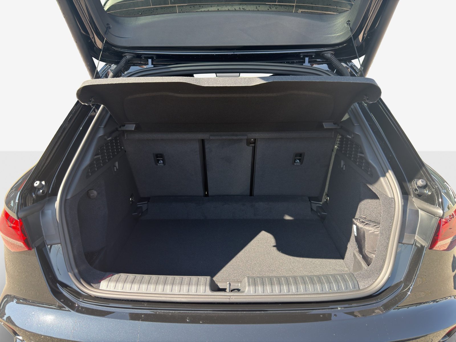 AUDI A3 Sportback TFSI 110 kW S line, Benzin, Vorführwagen, Automatik - 6